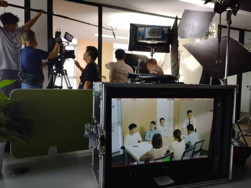 临淄区TVC拍摄公司：科技产品视觉化大师，诠释未来感与功能美学